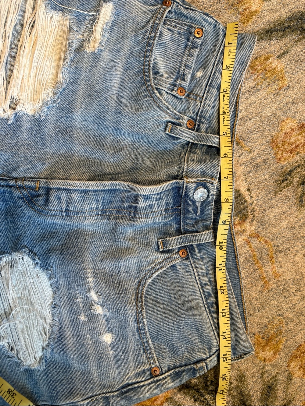 Levi's 501° Original Fit High-Rise
Women's Jean Shorts - Quiet Riot 29 - Picture 6 of 10